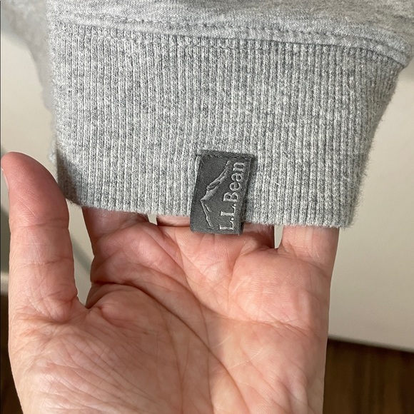 L.L. Bean Like New Heather Gray Logo Soft Crewneck Sweater Size Medium - Picture 5 of 7